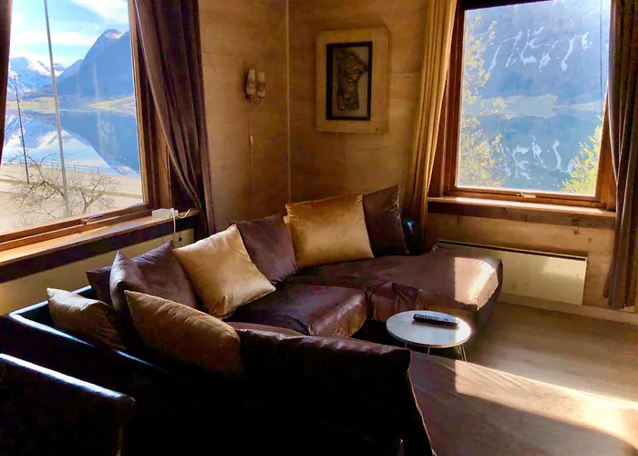 Apartment With Lake View In Jolster